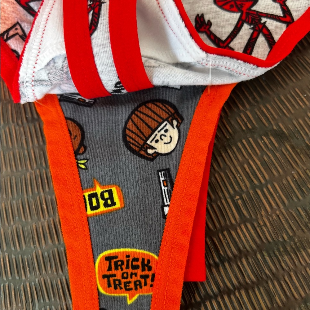 Stranger Things thongs - Picture 3 of 4
